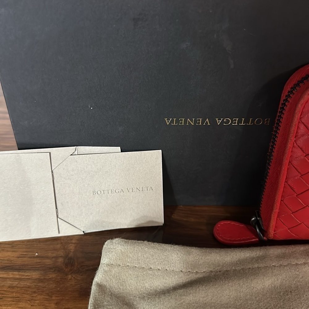 Bottega Veneta red wallet. - Picture 9 of 14